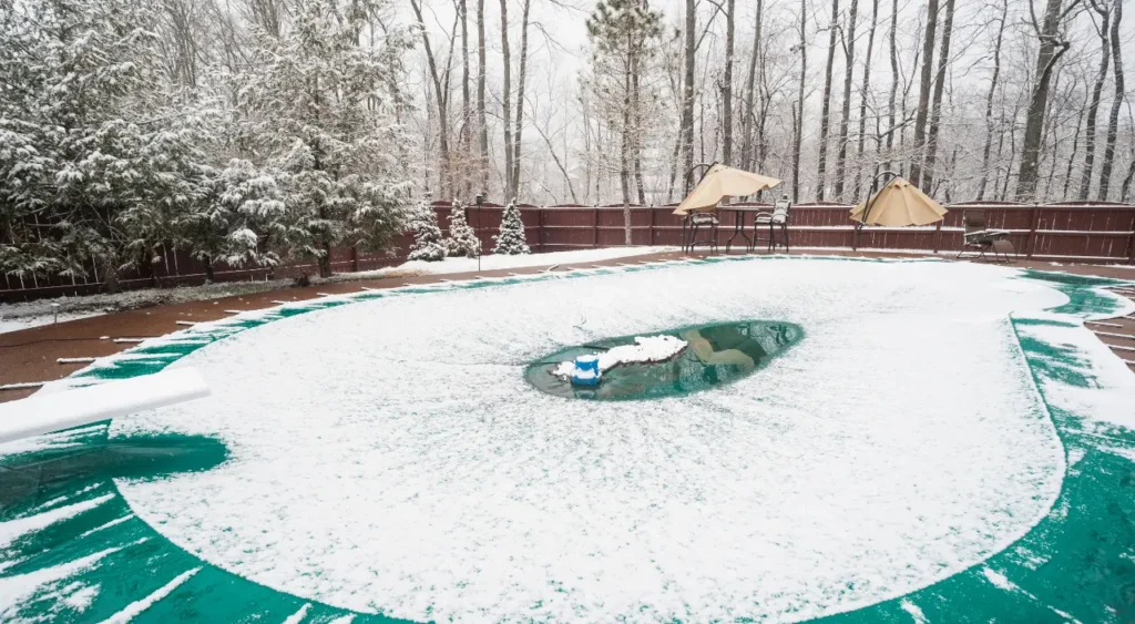 piscina no inverno