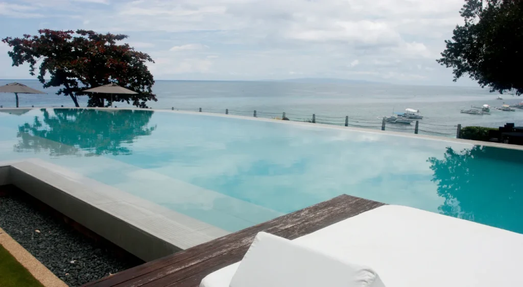 Piscinas com bordas infinitas