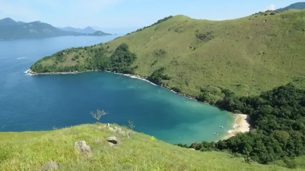 Praia da Sororoca A Joia Escondida de Angra dos Reis com Águas Cristalinas