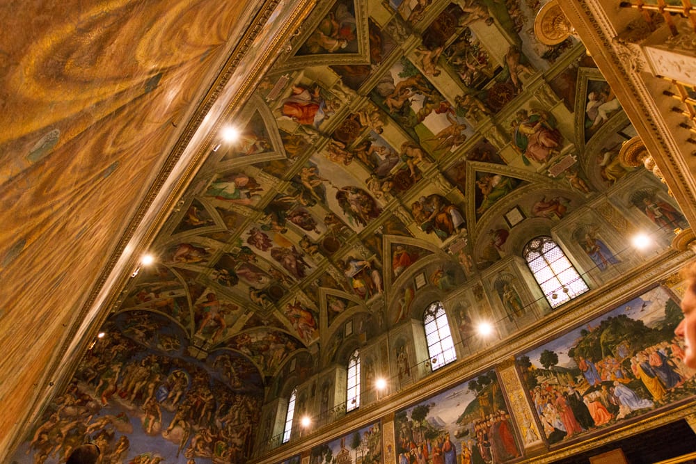 A capela sistina é onde o conclave papal ocorre