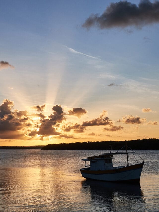 Este é um dos pontos turísticos mais procurados da cidade de Aracaju, onde se tem um pôr do sol maravilhoso.