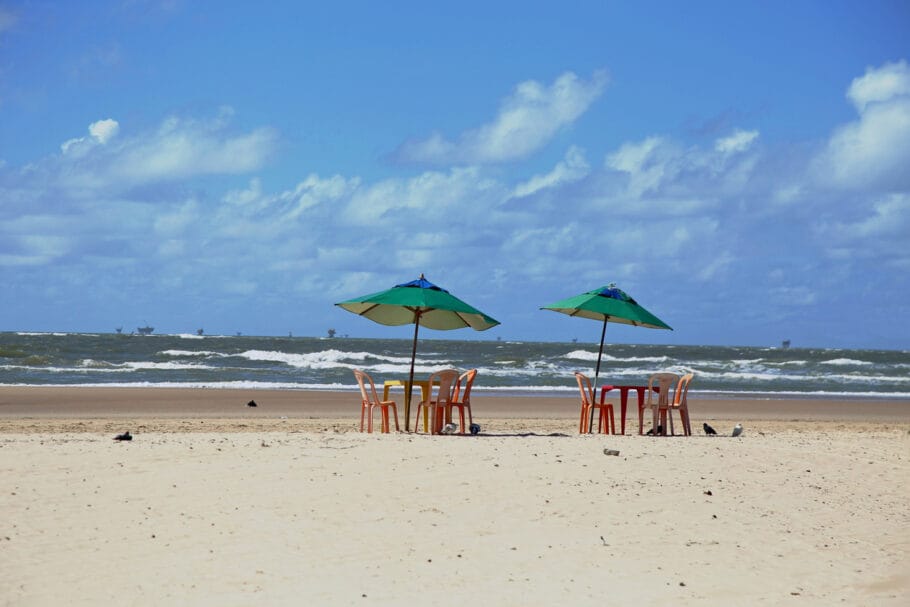 Praia do Atalaia, em Aracajú - Cidades baratas no Nordeste
