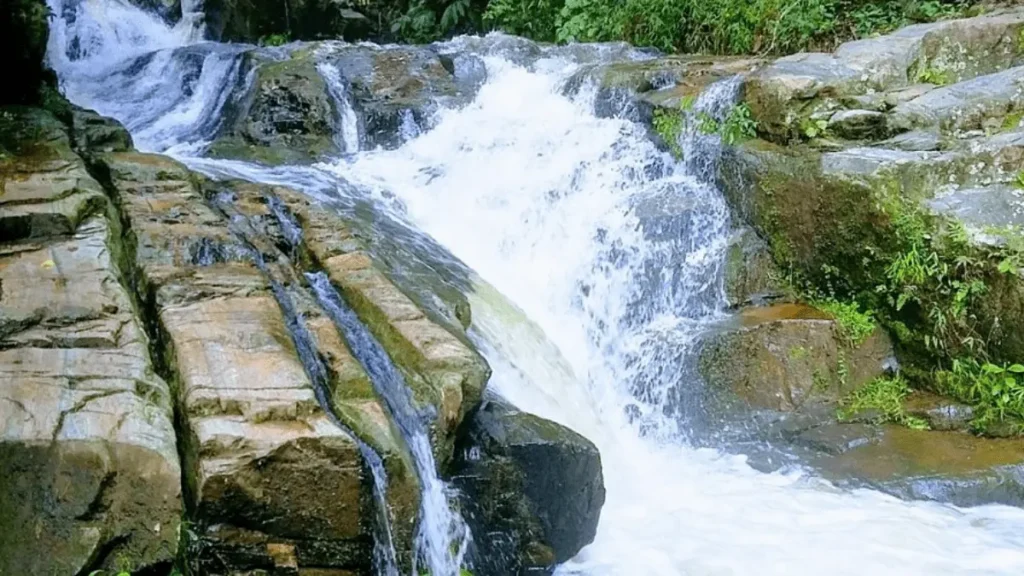 cachoeira-dos-amores-goncalves-mg