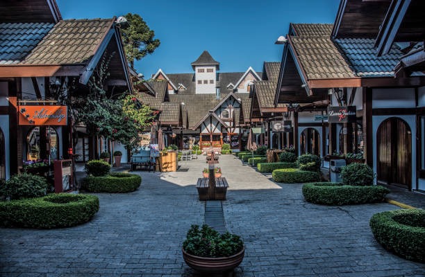 Vila de Capivari, o centro turístico de Campos do Jordão, reúne restaurantes e bares descolados